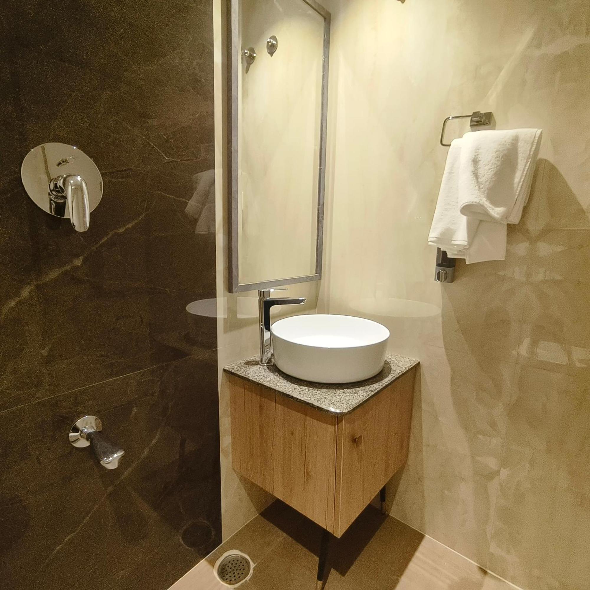 Olive Hotel Le Opera By Embassy Group Bangalore Luaran gambar